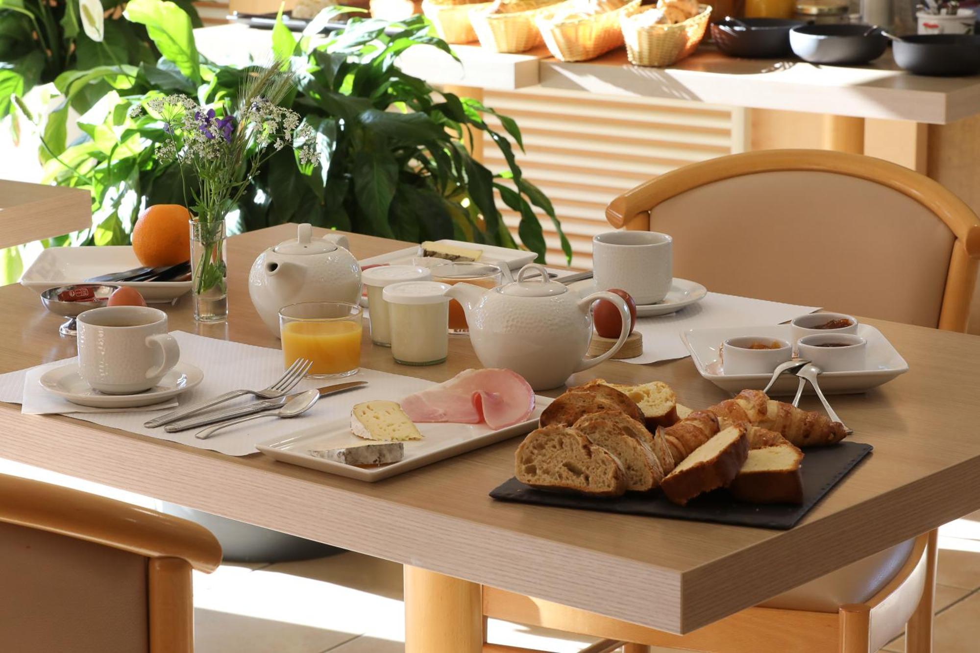 Logis Hotel Spa Restaurant Le Provence Lanarce Exterior photo