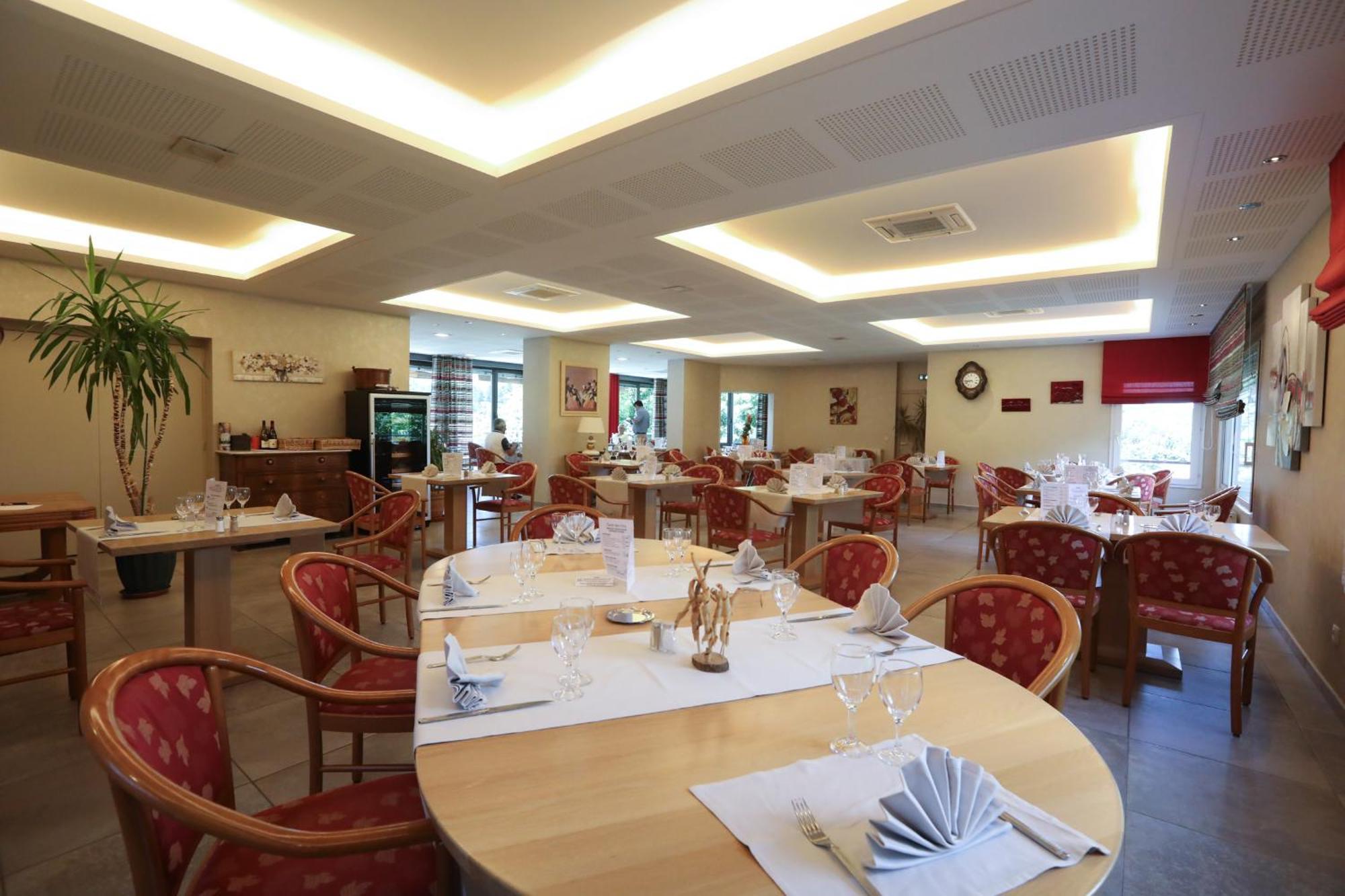 Logis Hotel Spa Restaurant Le Provence Lanarce Exterior photo