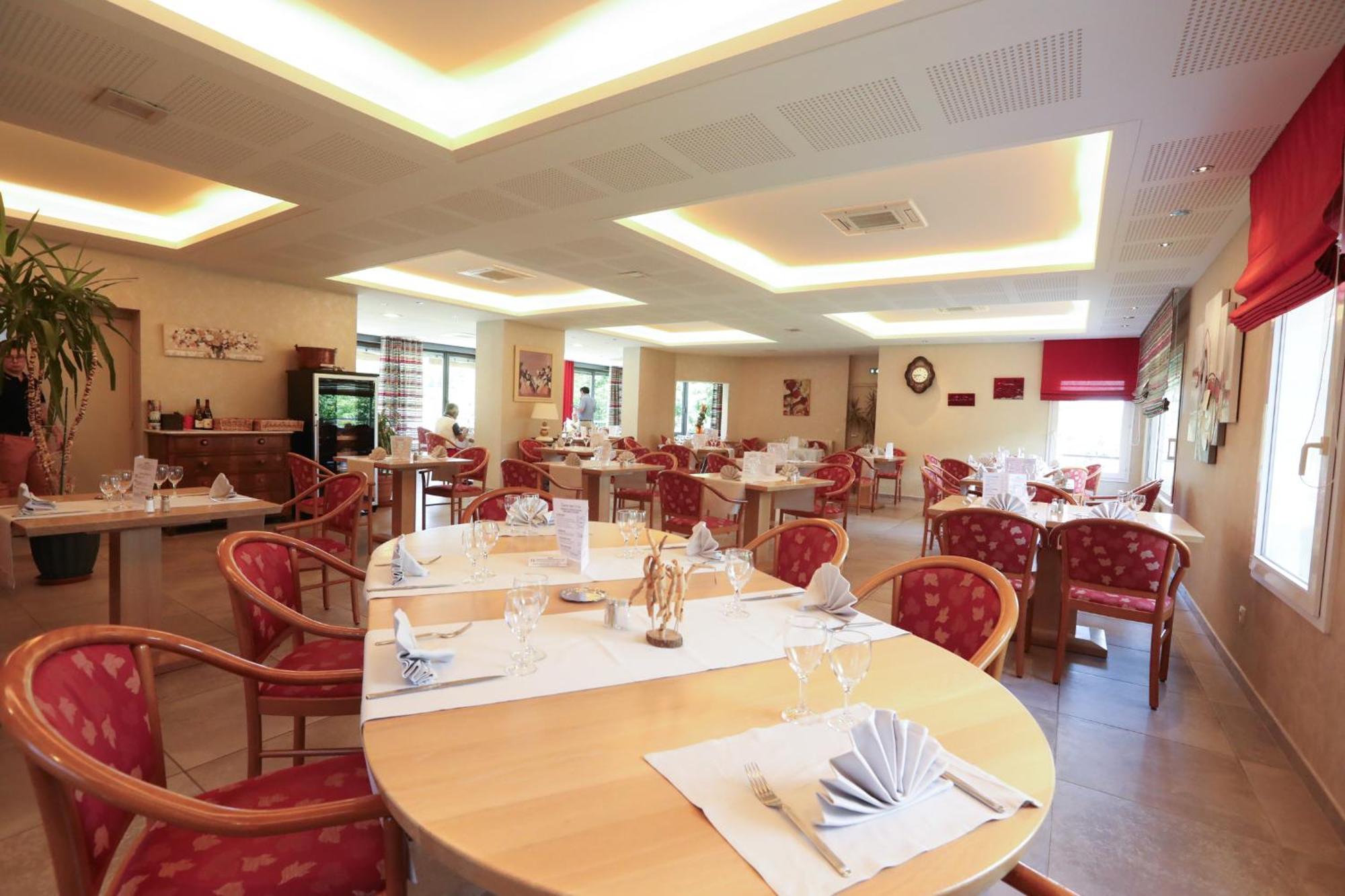 Logis Hotel Spa Restaurant Le Provence Lanarce Exterior photo