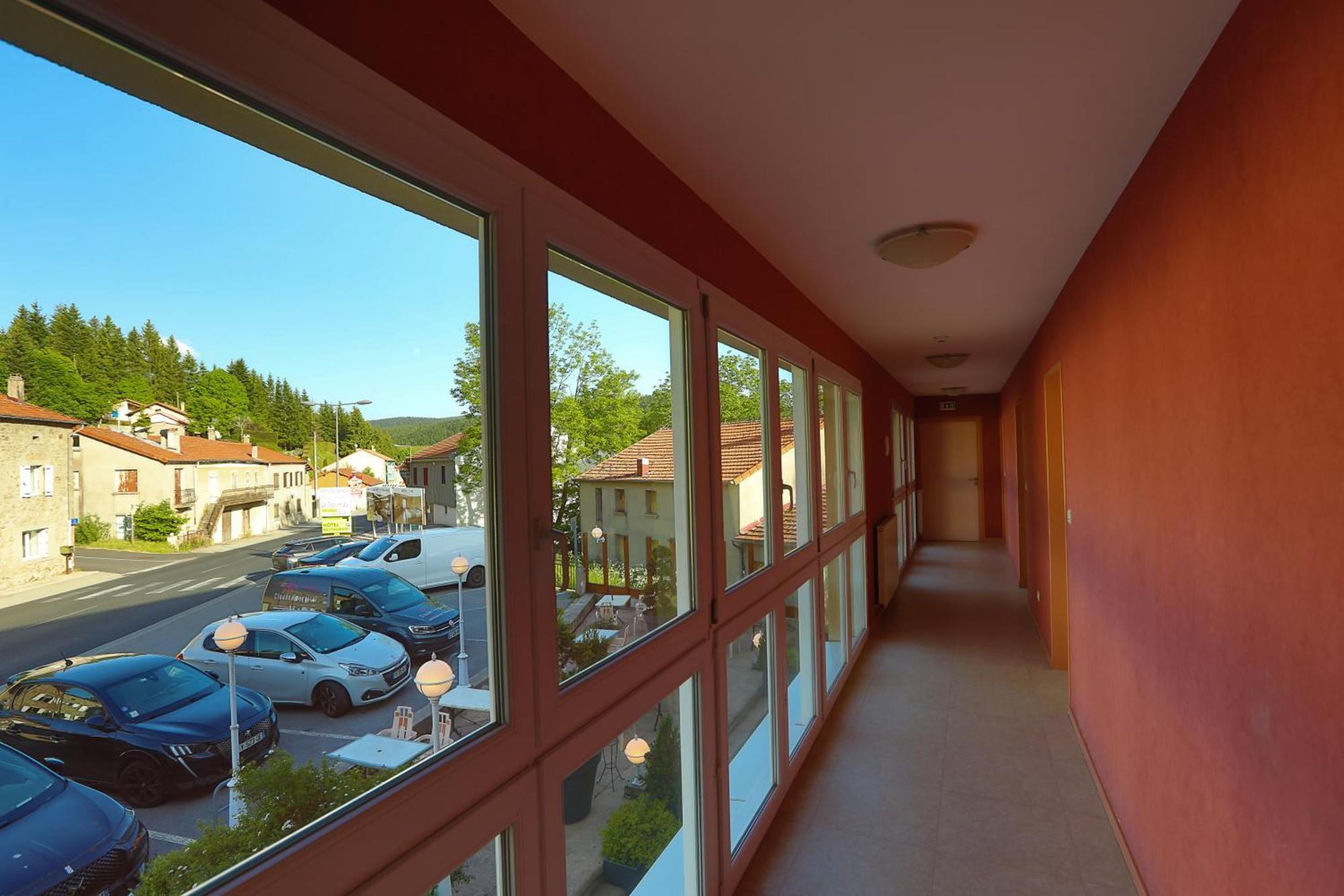 Logis Hotel Spa Restaurant Le Provence Lanarce Exterior photo
