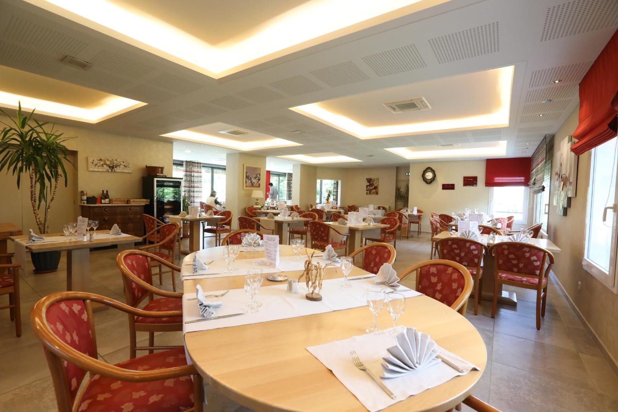 Logis Hotel Spa Restaurant Le Provence Lanarce Exterior photo