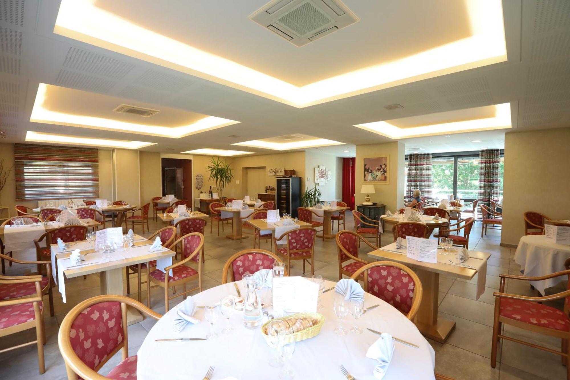 Logis Hotel Spa Restaurant Le Provence Lanarce Exterior photo